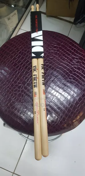 Drumsticks (Vic Firth 5A)