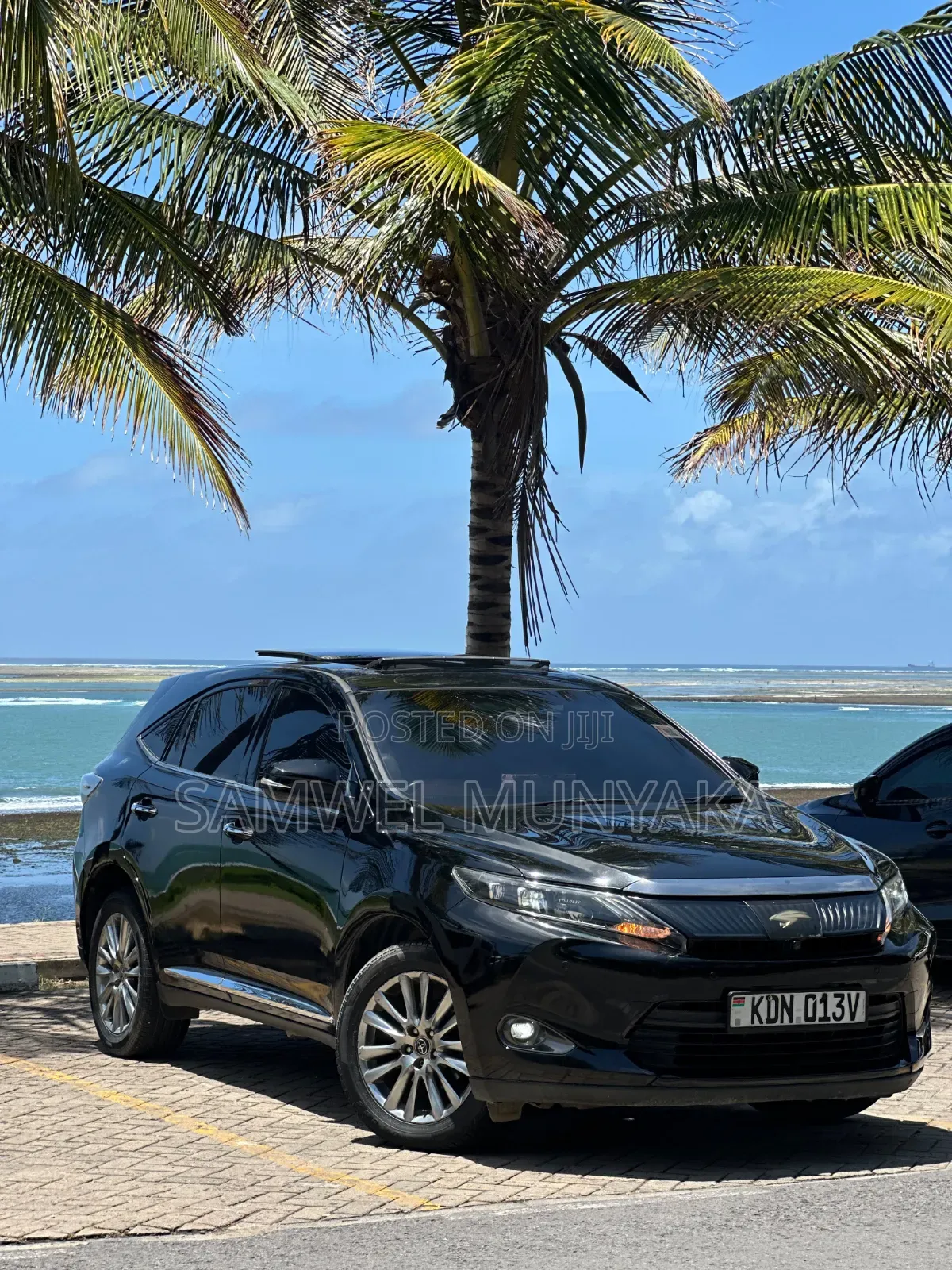 Toyota Harrier 2.0 2017 Black