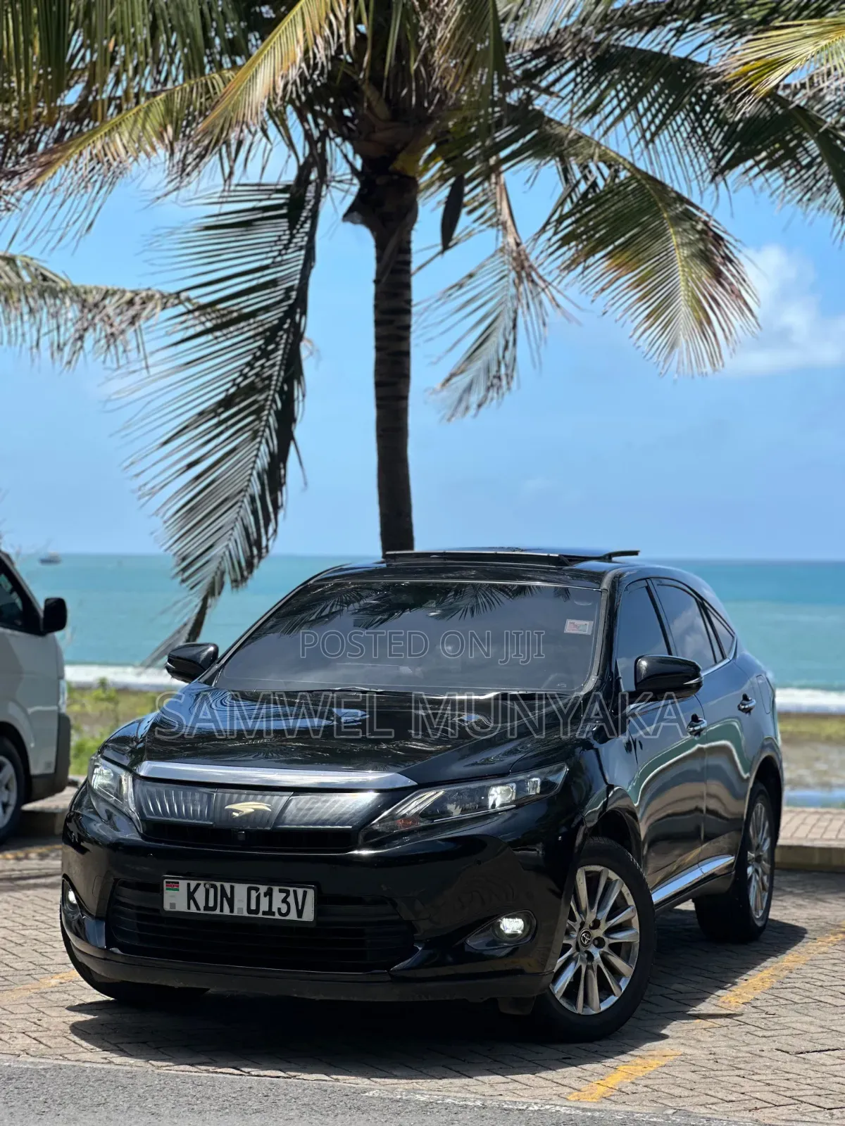 Toyota Harrier 2.0 2017 Black