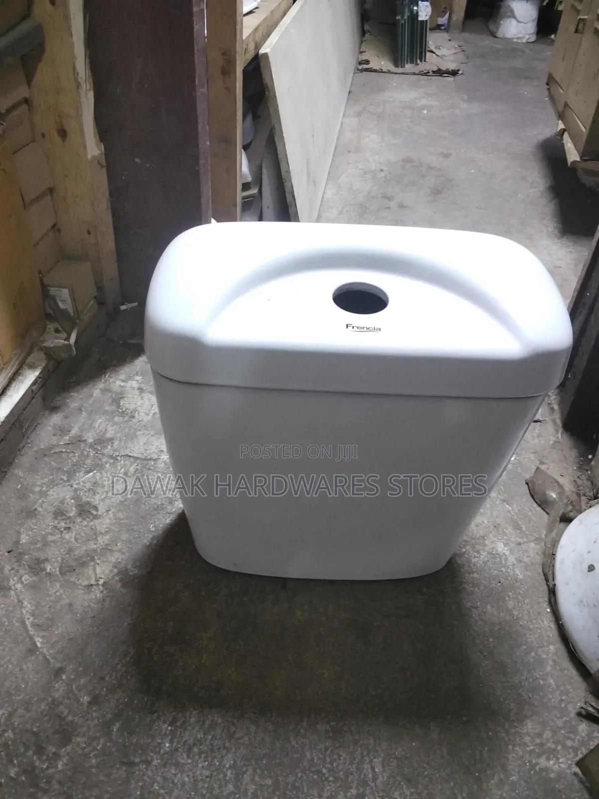 Close Coupled Cistern With a Bend