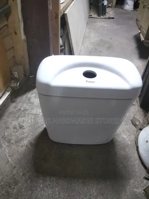 Close Coupled Cistern With a Bend