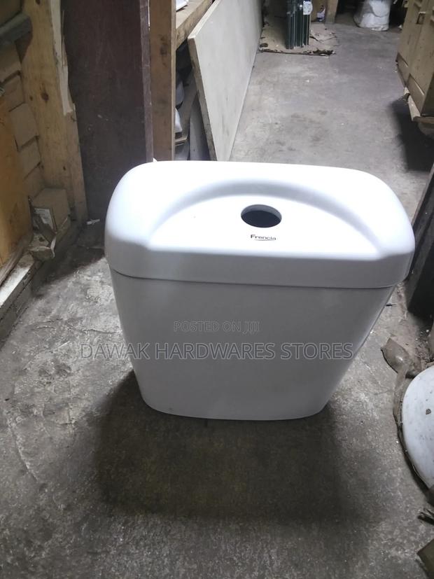 Close Coupled Cistern With a Bend - thumbnail 2