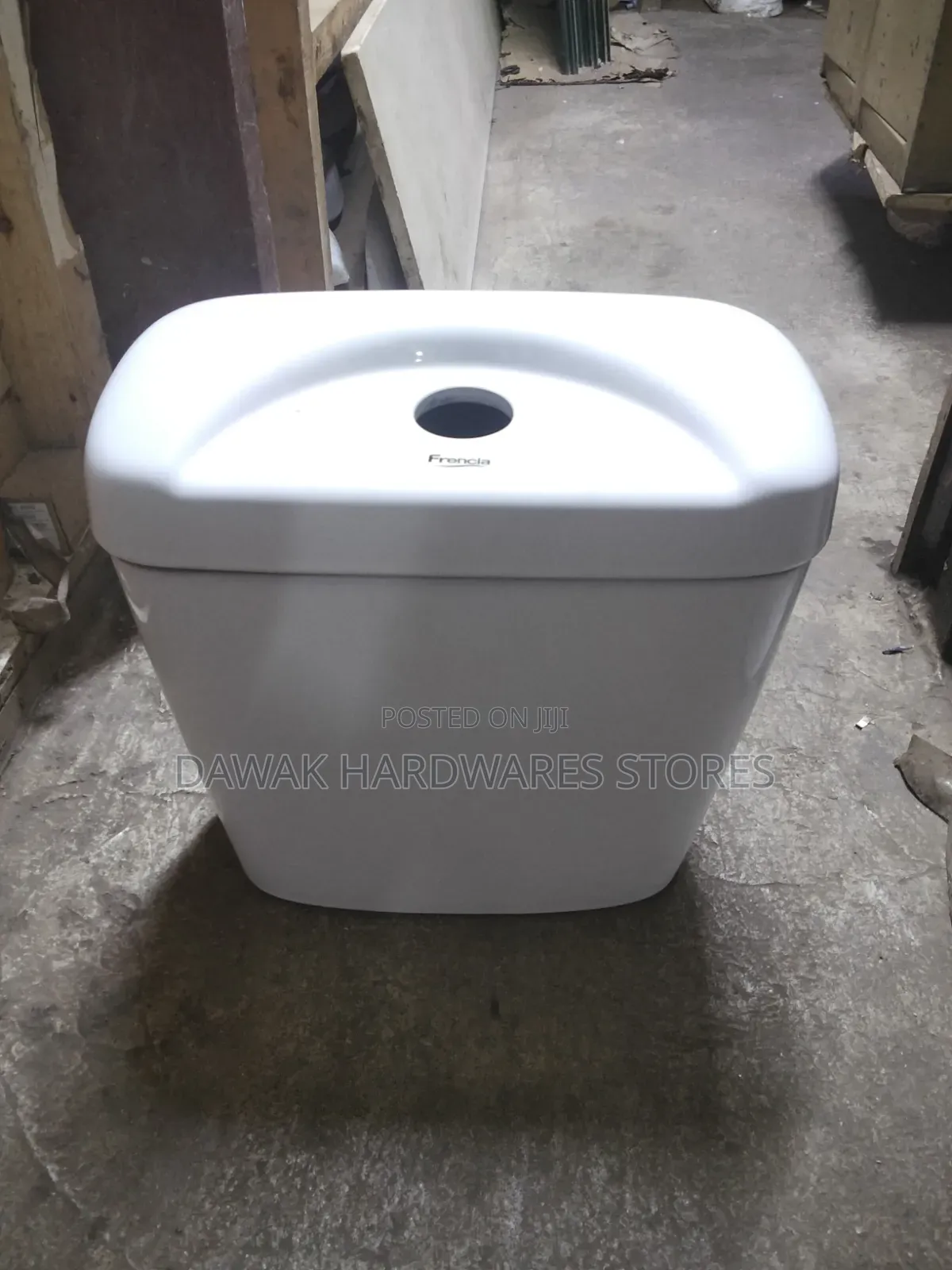 Close Coupled Cistern With a Bend