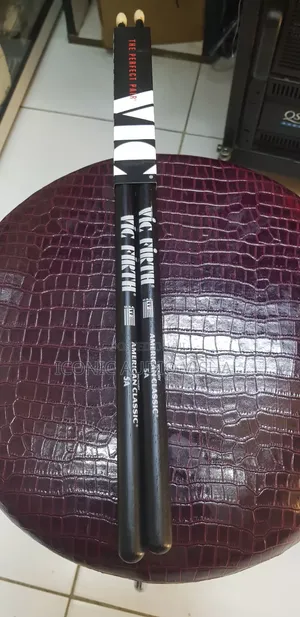 Drumsticks (Vic Firth American Classic 5a)
