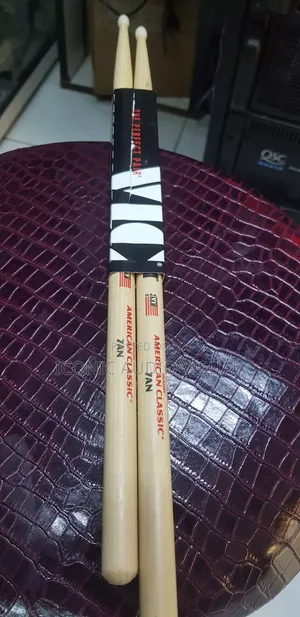 Drumsticks (Vic Firth 7an)