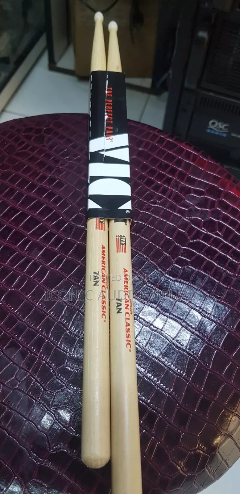 Drumsticks (Vic Firth 7an)