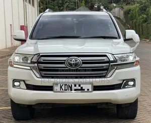Toyota Land Cruiser 2016 White