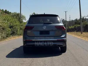 Volkswagen Tiguan 2.0T SEL Premium AWD 4MOTION 2019 Gray