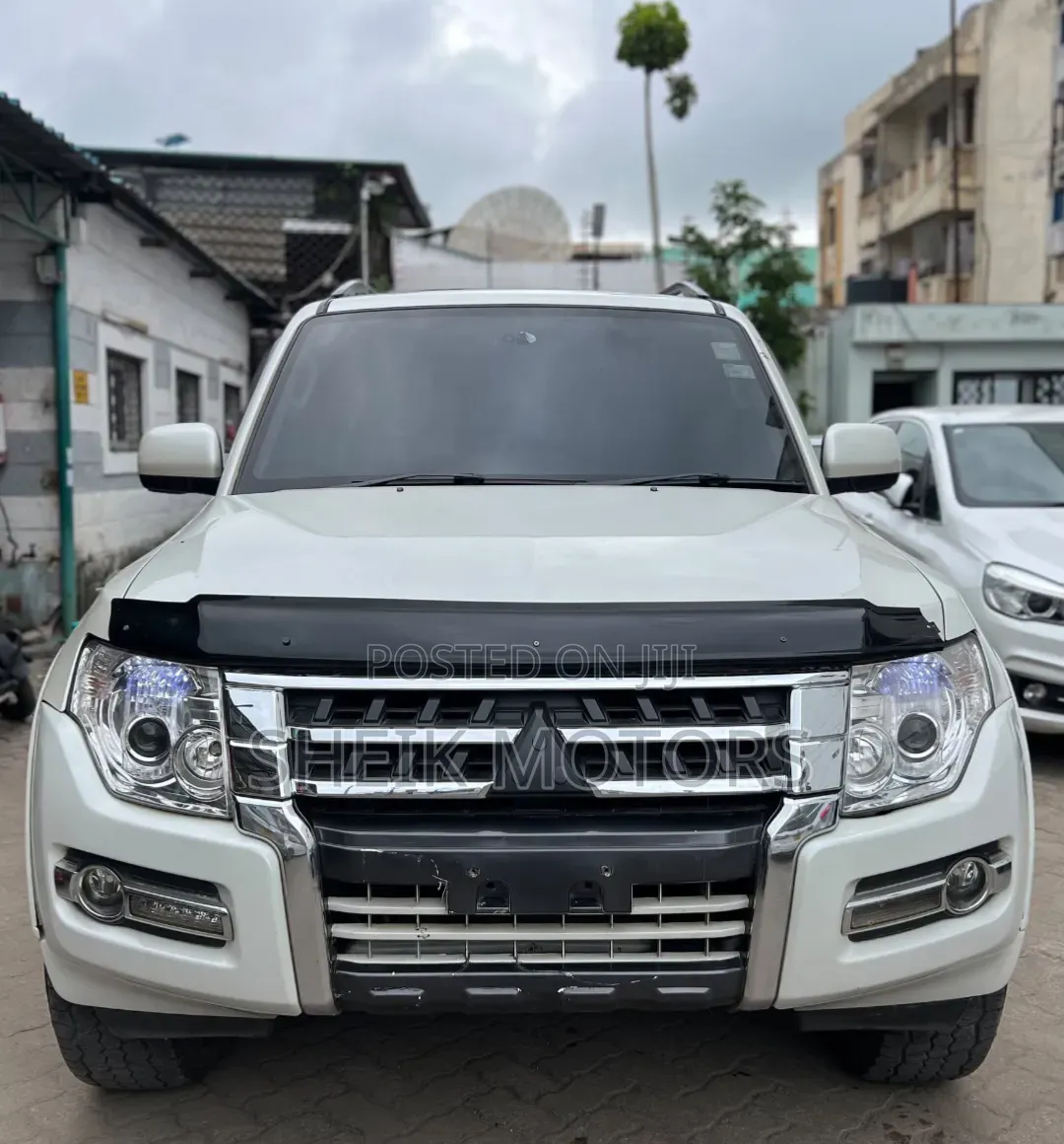 Mitsubishi Pajero 2011 White