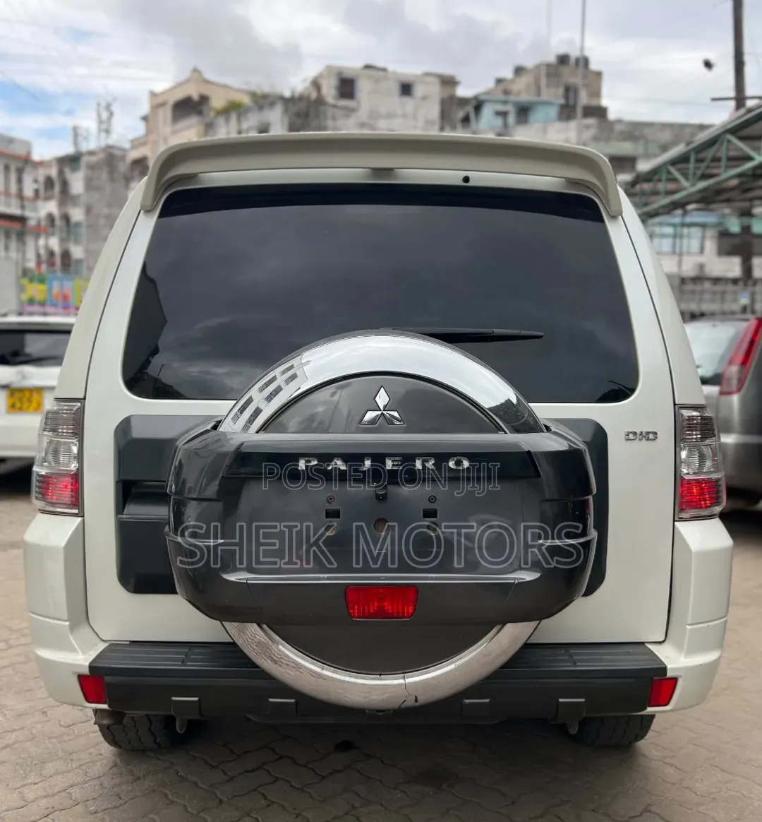 Mitsubishi Pajero 2011 White