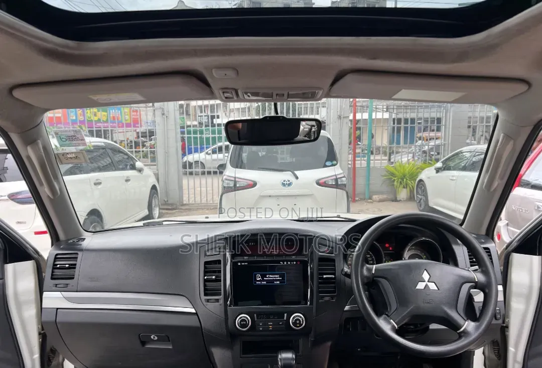 Mitsubishi Pajero 2011 White