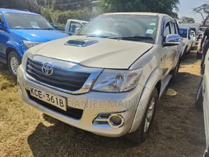 Toyota Hilux 2011 Silver
