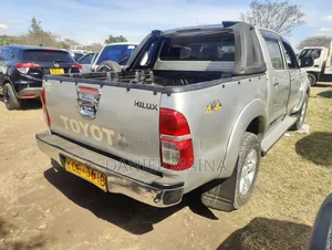 Toyota Hilux 2011 Silver
