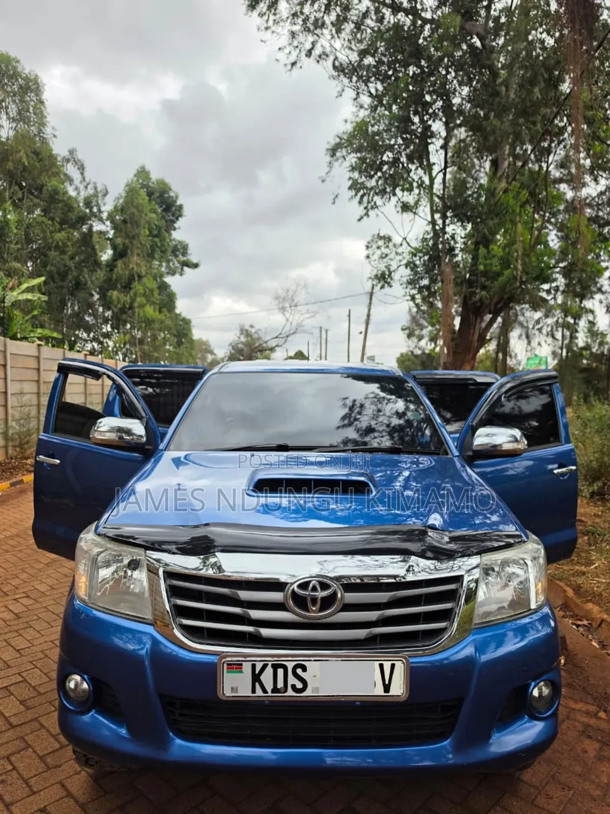 Toyota Hilux 2015 Blue