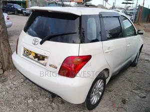 Toyota IST 2006 White