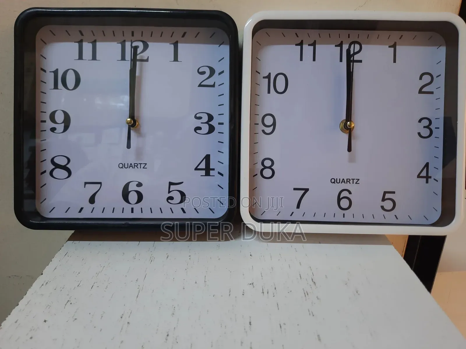 Wall Clock.Square Quartz (Black and White)