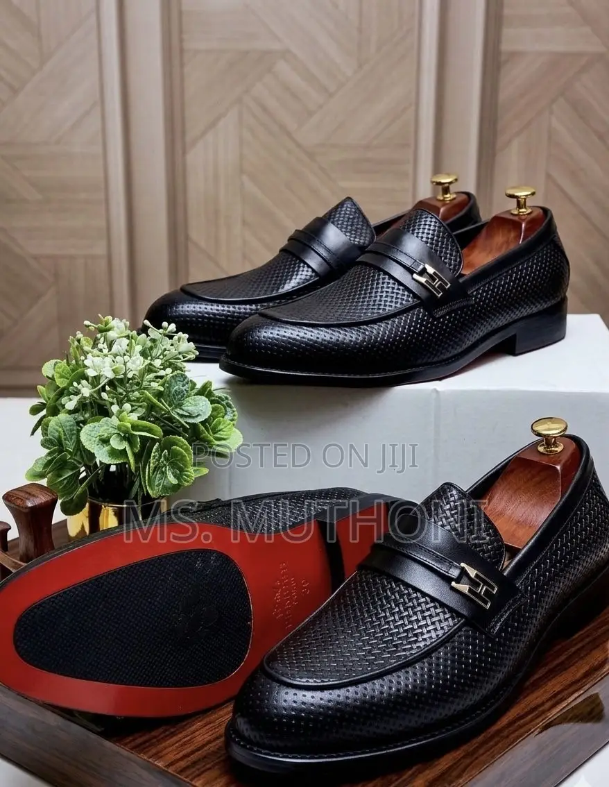 Red Bottom Textured Slip-on Leather Moccasins
