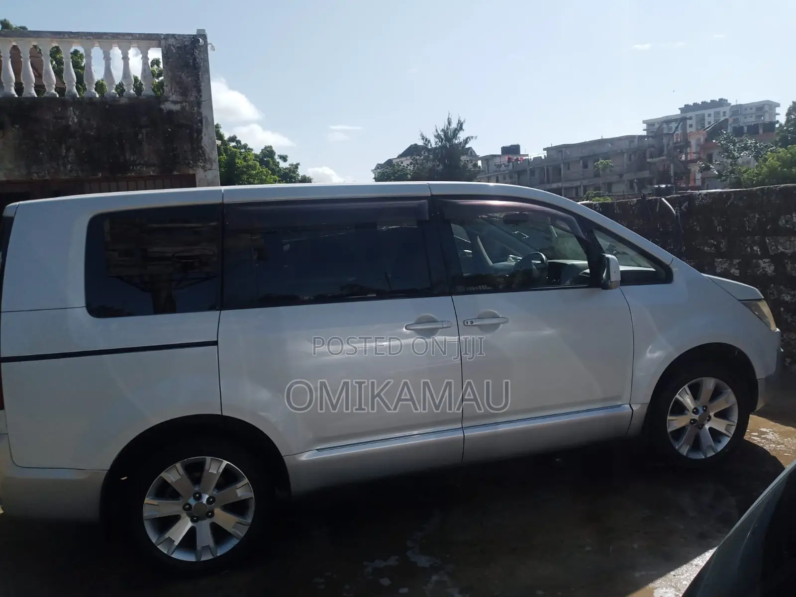 Mitsubishi Delica 2012 Silver