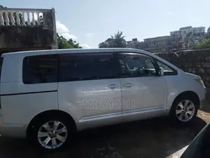 Mitsubishi Delica 2012 Silver