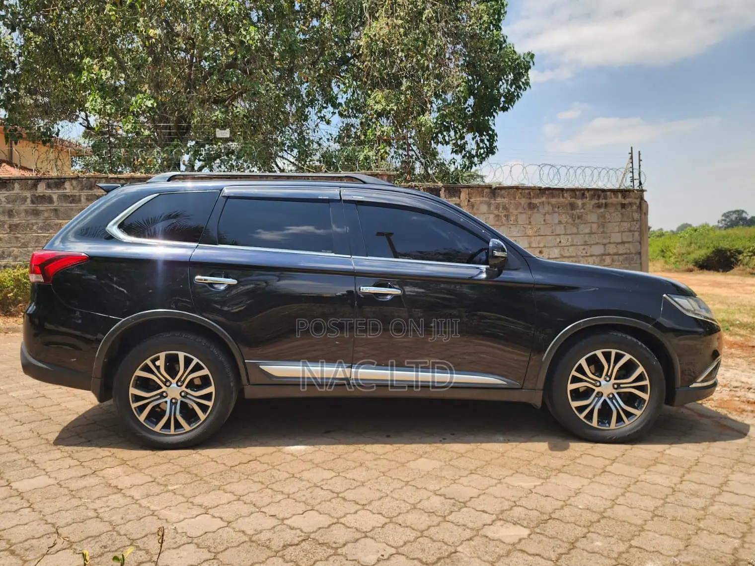 Mitsubishi Outlander 2015 Black