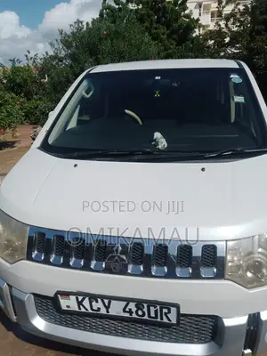 Mitsubishi Delica 2012 Silver
