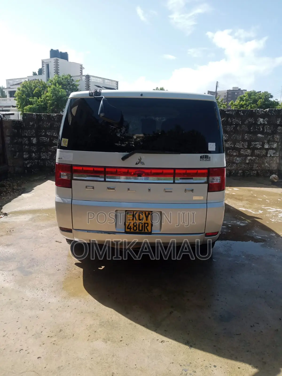 Mitsubishi Delica 2012 Silver