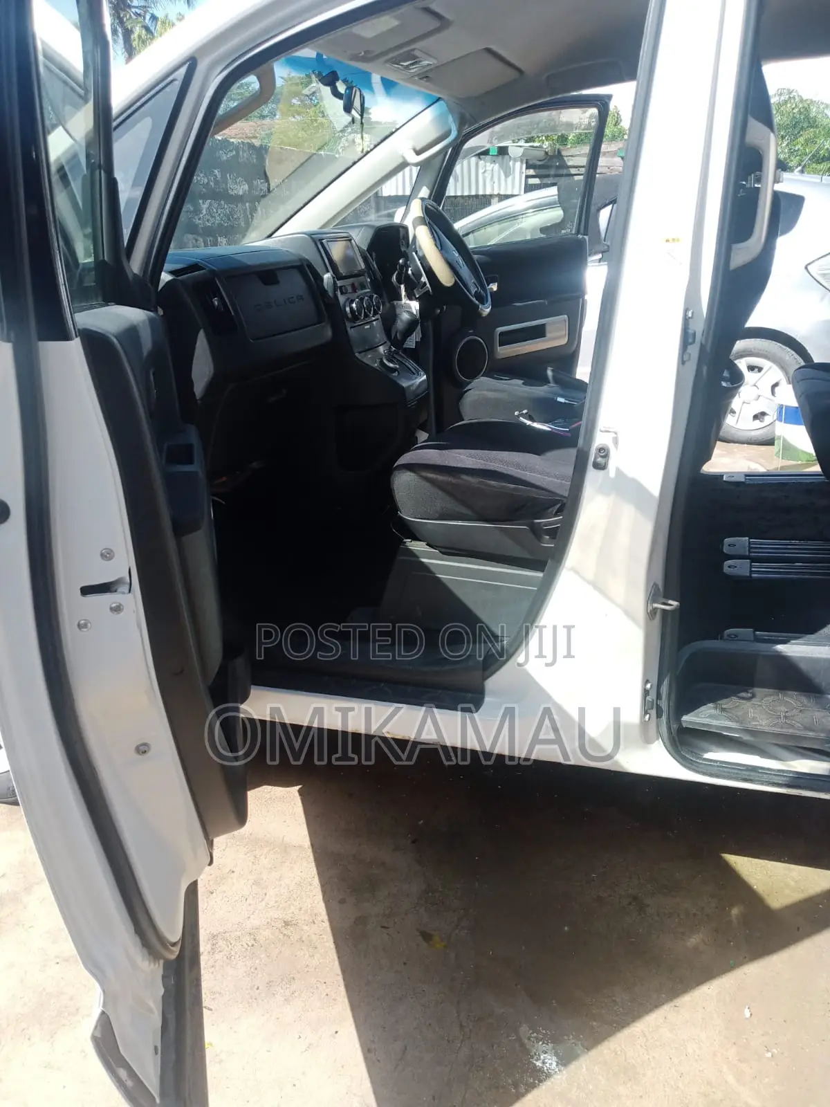 Mitsubishi Delica 2012 Silver
