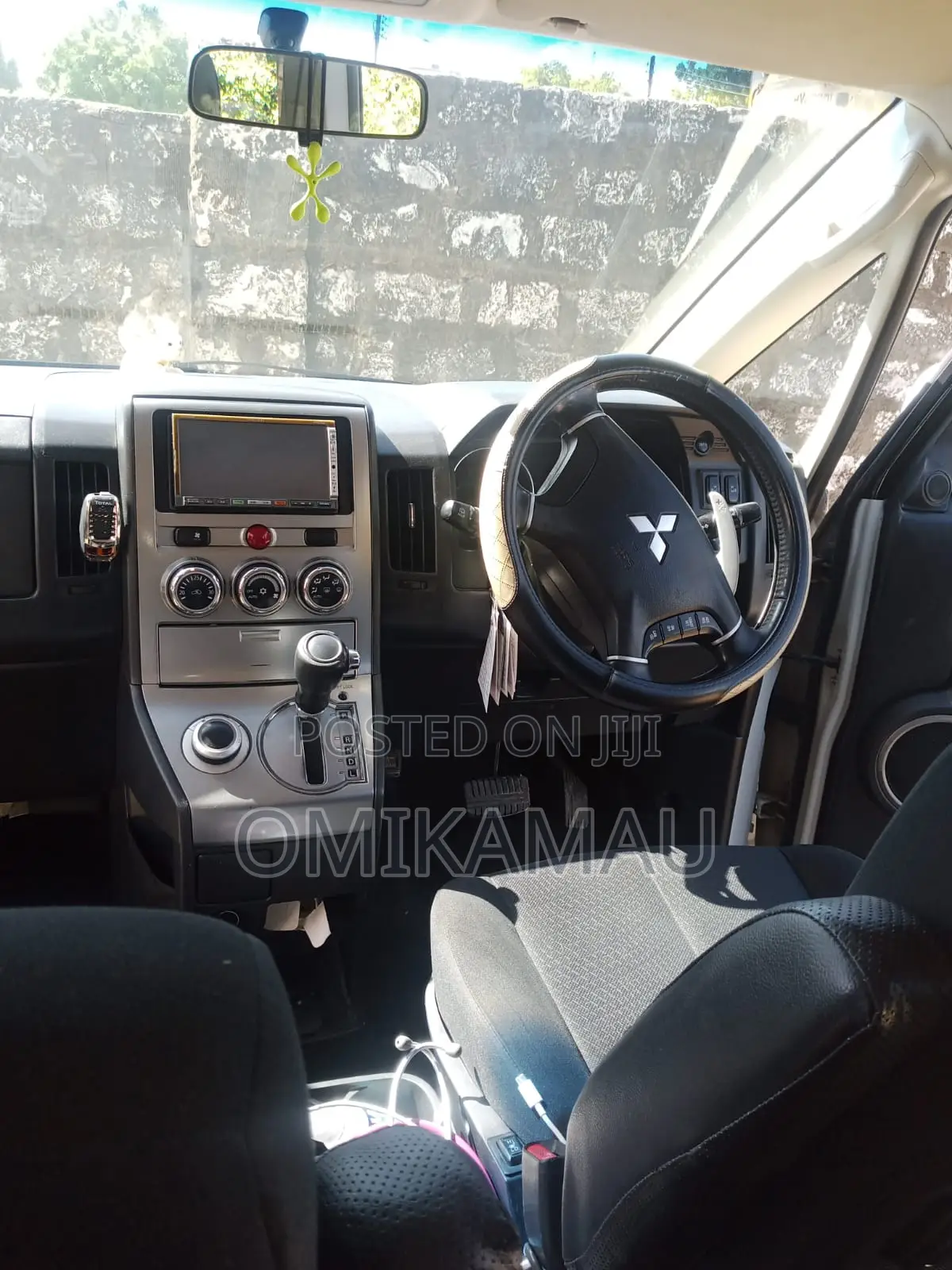 Mitsubishi Delica 2012 Silver