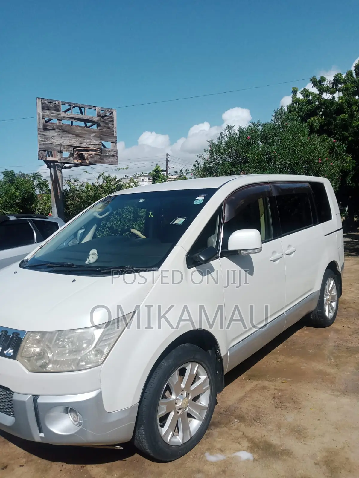 Mitsubishi Delica 2012 Silver