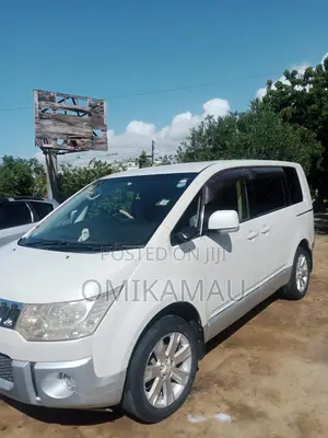 Mitsubishi Delica 2012 Silver