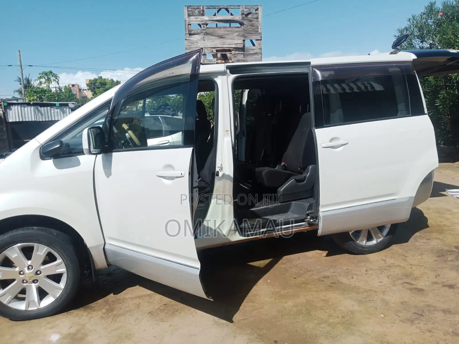 Mitsubishi Delica 2012 Silver