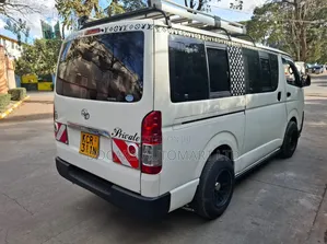 Toyota HiAce 2011 White