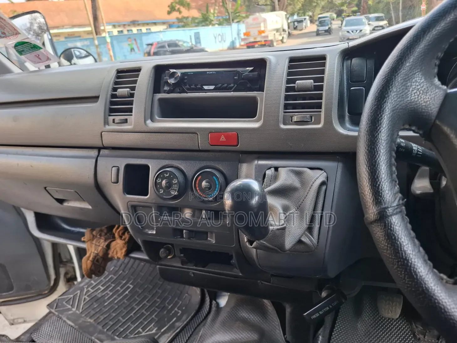 Toyota HiAce 2011 White