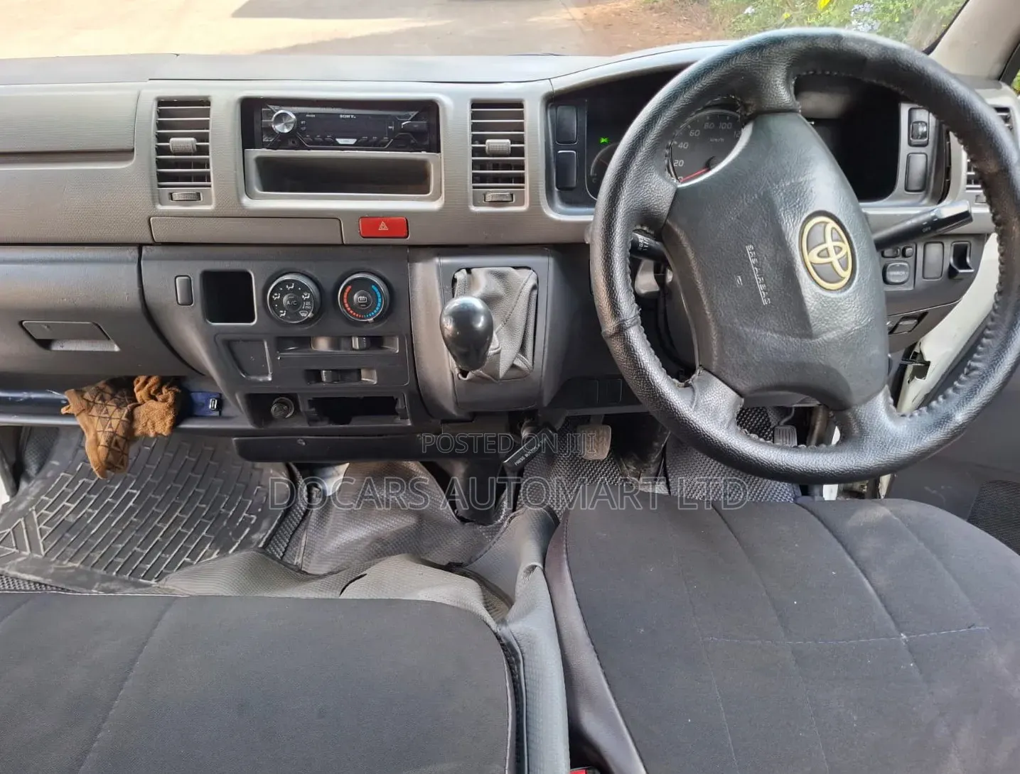 Toyota HiAce 2011 White