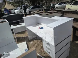 He Office Desk/Classic Modern *Reception