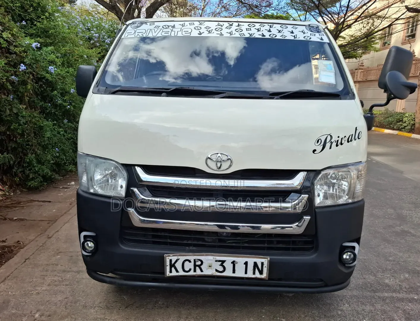 Toyota HiAce 2011 White