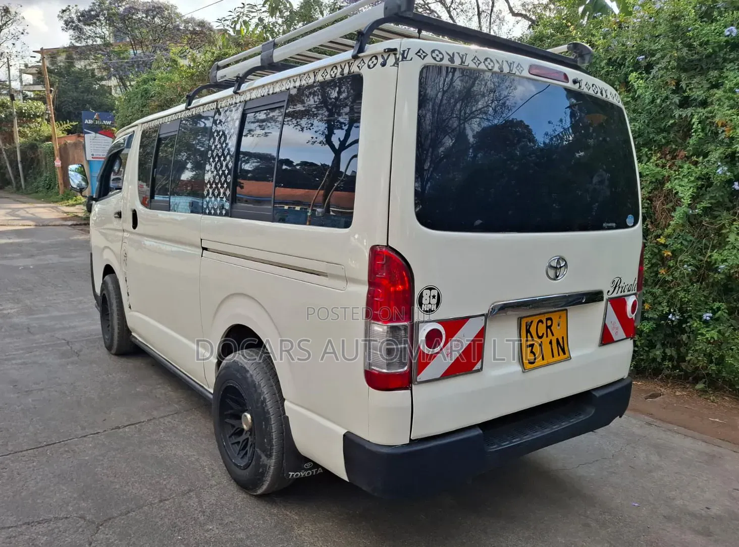 Toyota HiAce 2011 White