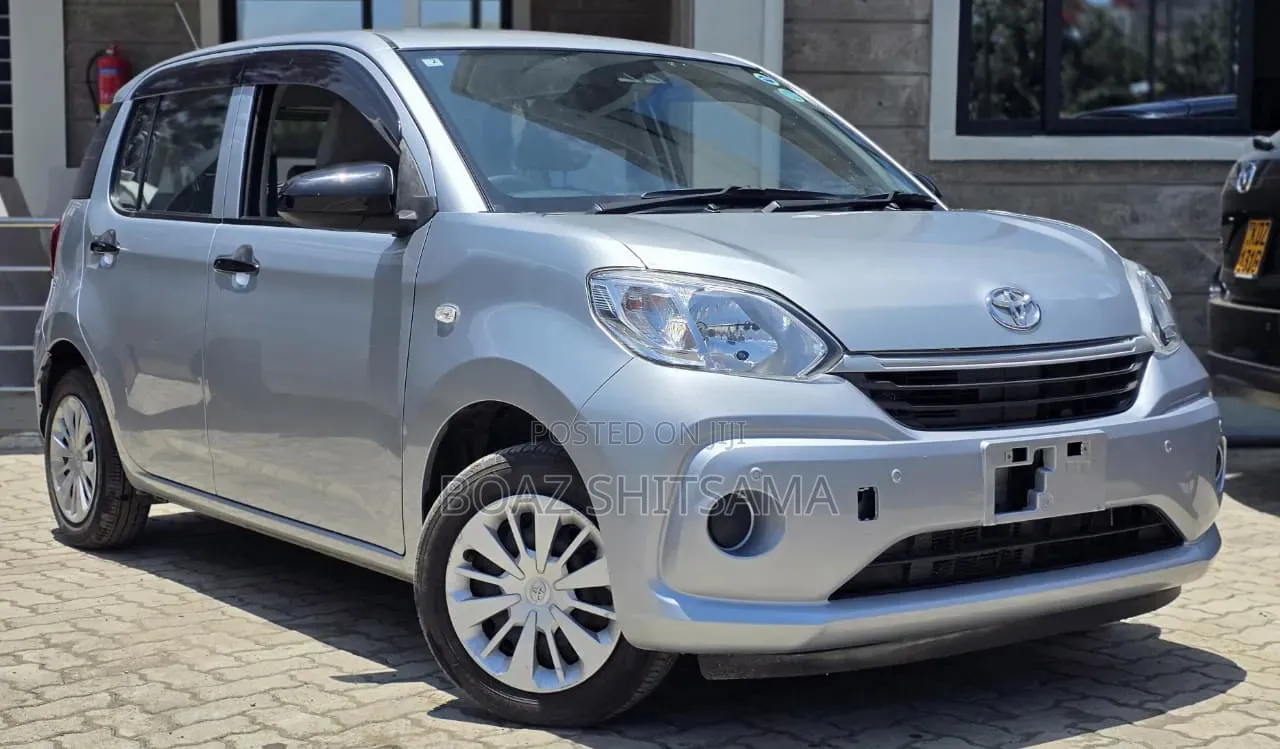 Toyota Passo 2019 Silver