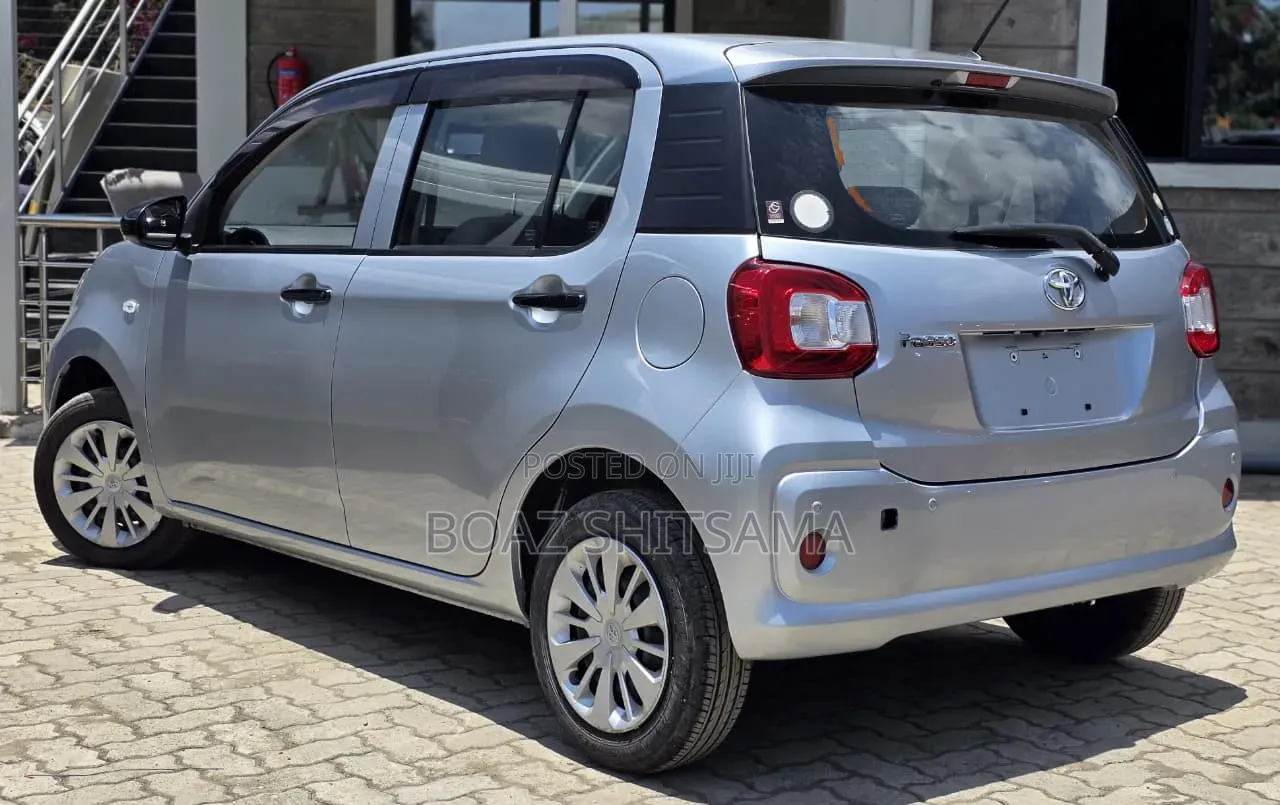 Toyota Passo 2019 Silver