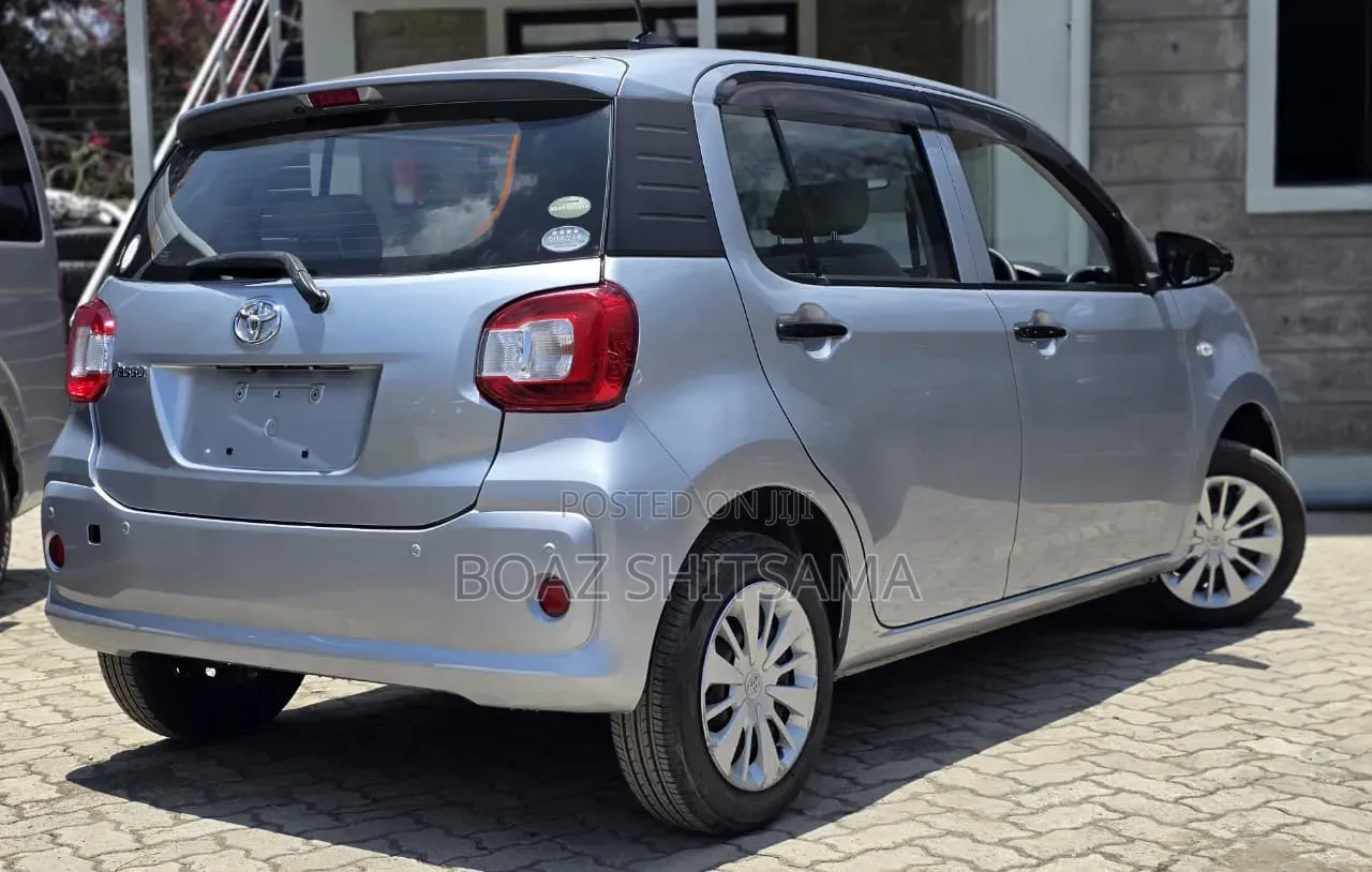 Toyota Passo 2019 Silver