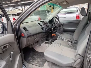 Toyota Hilux 2015 Gray