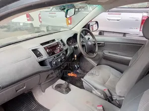 Toyota Hilux 2015 Gray