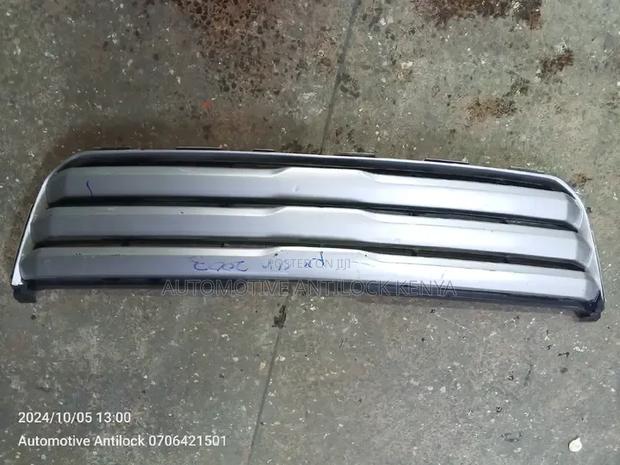 Toyota Noah 2008 Grills Available - thumbnail 3