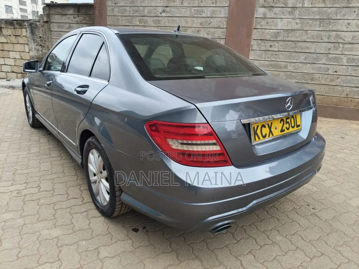 Mercedes-Benz C200 2012 Gray
