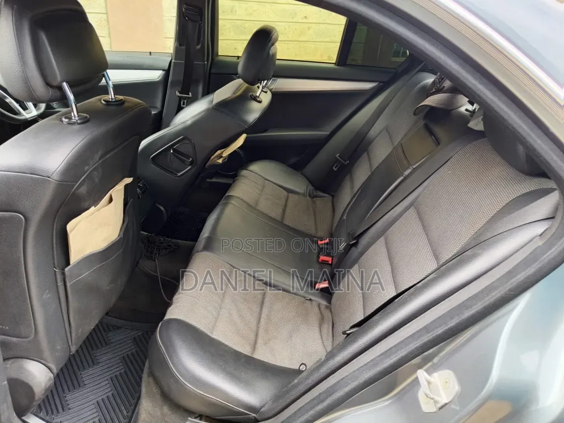 Mercedes-Benz C200 2012 Gray