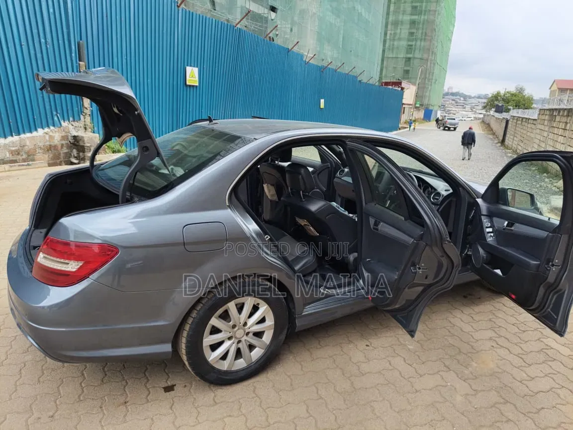 Mercedes-Benz C200 2012 Gray