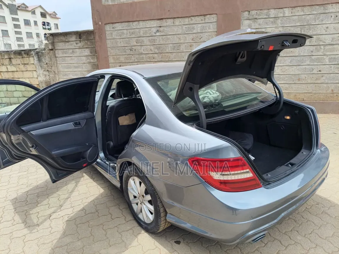 Mercedes-Benz C200 2012 Gray