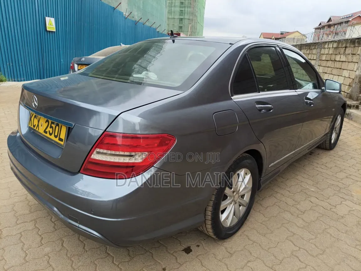 Mercedes-Benz C200 2012 Gray