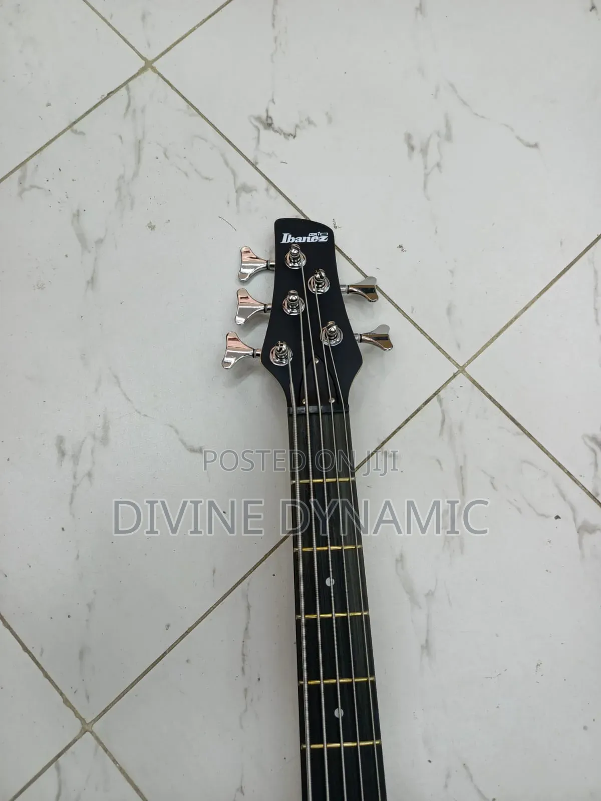 Ibanez 5 Strings Base Guitar