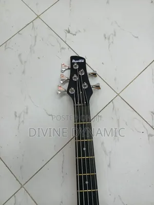 Ibanez 5 Strings Base Guitar